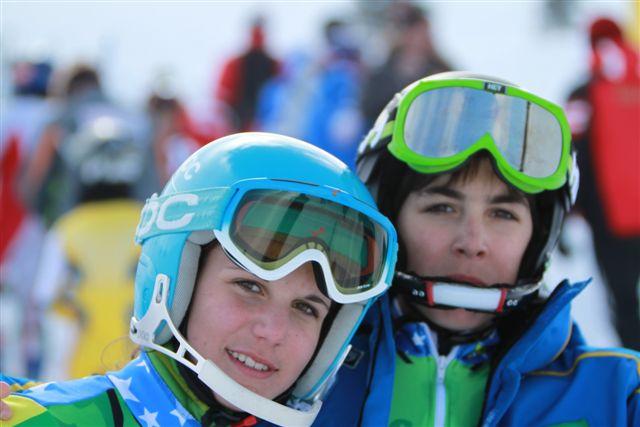 Jovens talentos do Brasil, os irmãos Esmeralda e Nathan Alborghetti, de 12 e 11 anos, conquistaram importantes resultados, durante a Copa Bursa Uludag de Esqui Alpino  / Foto: Divulgação
